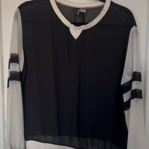 H&M Dividend Women's black/white top - size 8